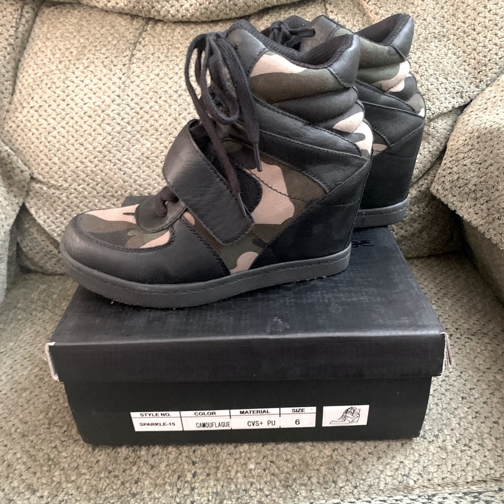 Wild Diva Black and Tan Camouflage Wedge Booties Size 6
